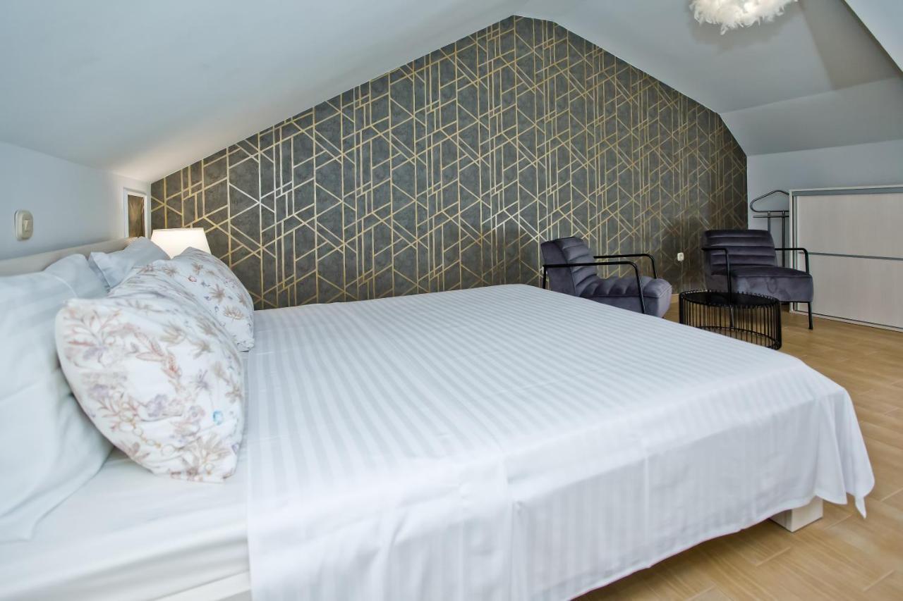 Luxurious Apartments Maslina With Beach Milna  Exterior photo
