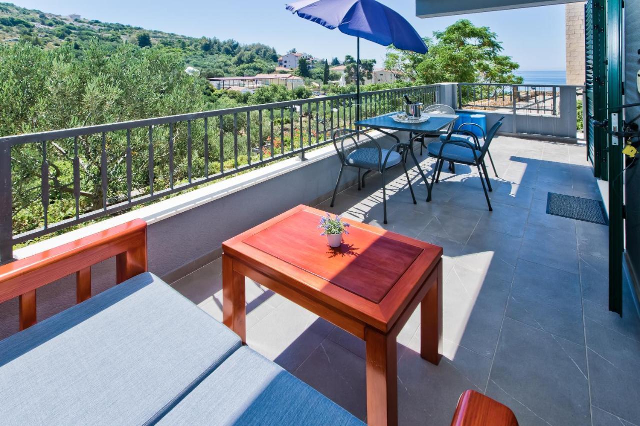 Luxurious Apartments Maslina With Beach Milna  Exterior photo