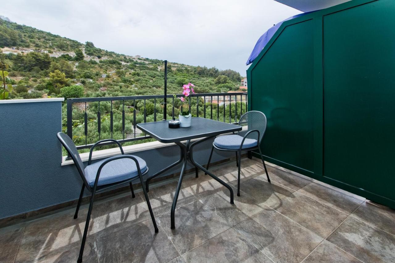 Luxurious Apartments Maslina With Beach Milna  Exterior photo