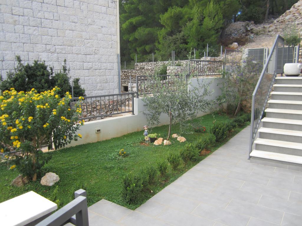 Luxurious Apartments Maslina With Beach Milna  Exterior photo