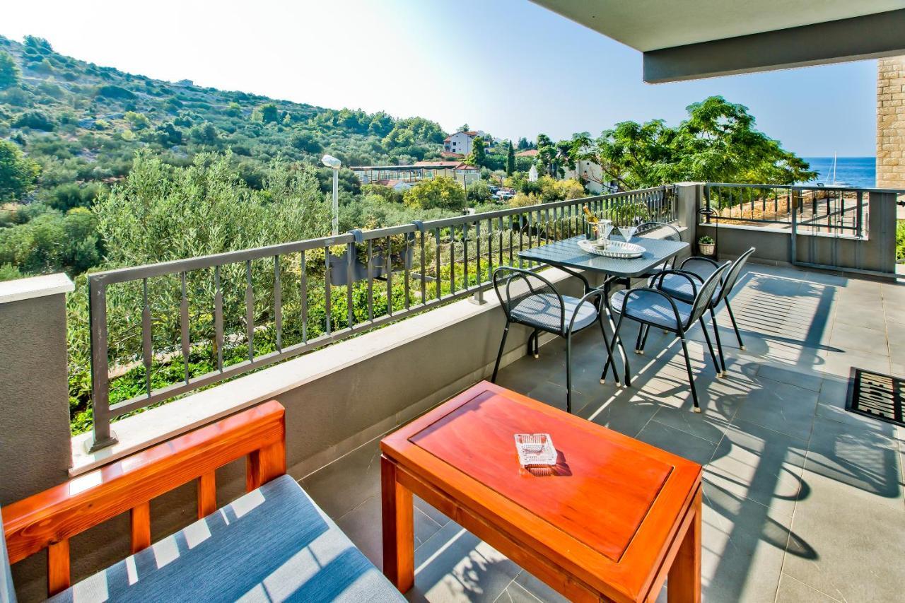 Luxurious Apartments Maslina With Beach Milna  Exterior photo