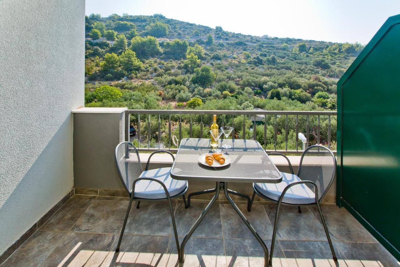 Luxurious Apartments Maslina With Beach Milna  Exterior photo