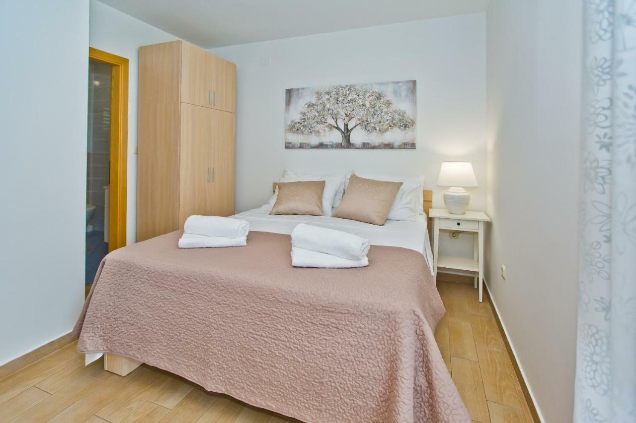Luxurious Apartments Maslina With Beach Milna  Exterior photo