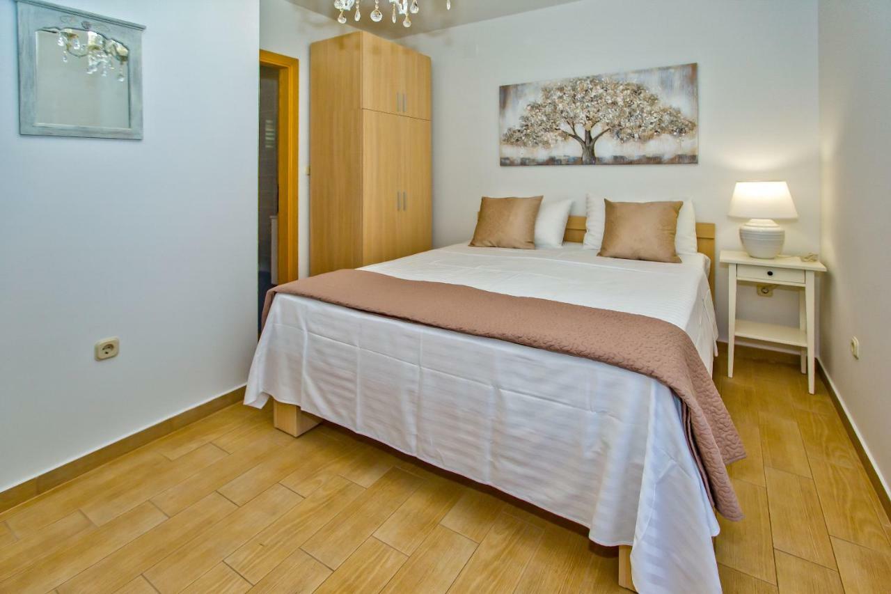 Luxurious Apartments Maslina With Beach Milna  Exterior photo