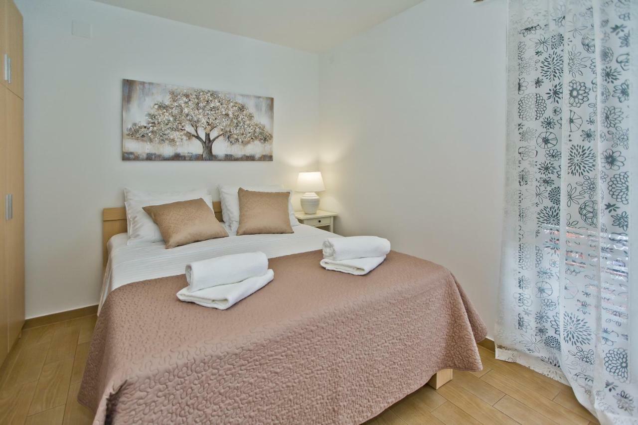 Luxurious Apartments Maslina With Beach Milna  Exterior photo